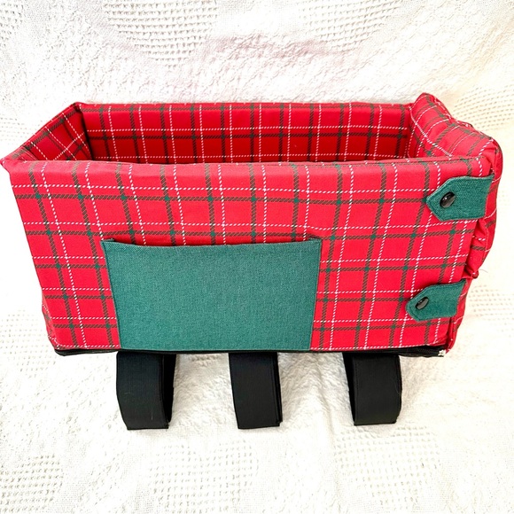 Console Dog Car Seat With Christmas Colors For Small Dogs Up To 12 Lbs - Picture 5 of 8